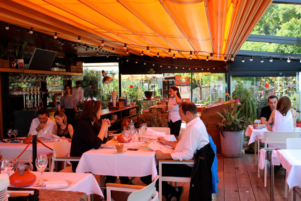 8 great restaurants in Barcelona: For great paella in Barcelona, visit Restaurant Martinez at the top of Montjuïc mountain.