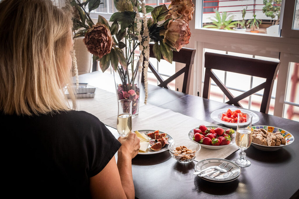 Make your own tapas and enjoy them with a glass of cava in your holiday apartment in Seville.