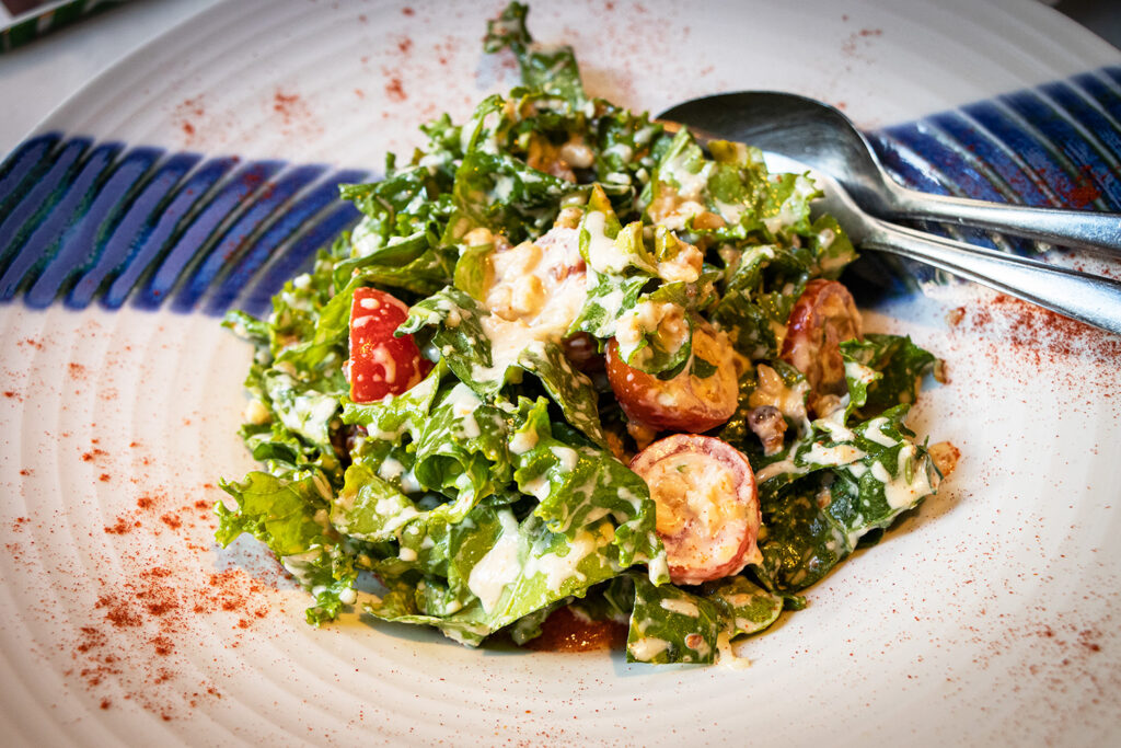 På La Fragua de Sebin i Madrid serveres den lækreste og julede grønkålssalat