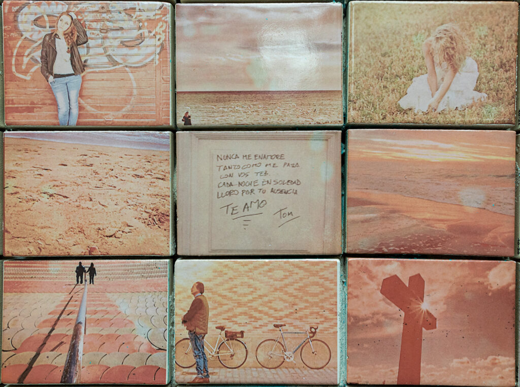 Gadekunstværket "The Kiss of Freedom" i Barcelona er sammensat af et hav af små fotografier.