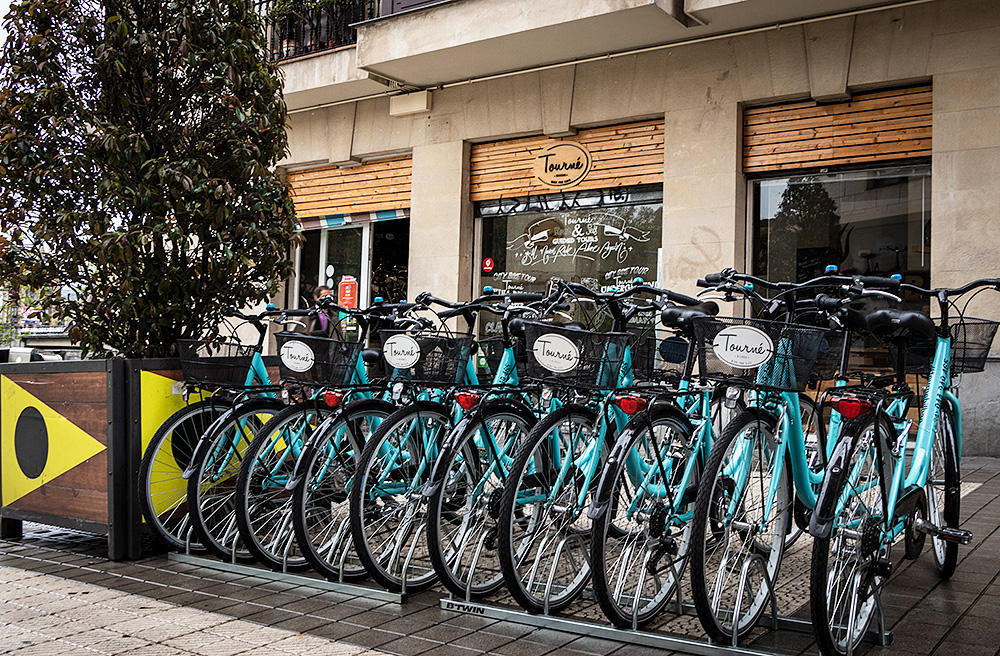 Discover the cool neighbourhoods and art of Bilbao on a guided bike tour.