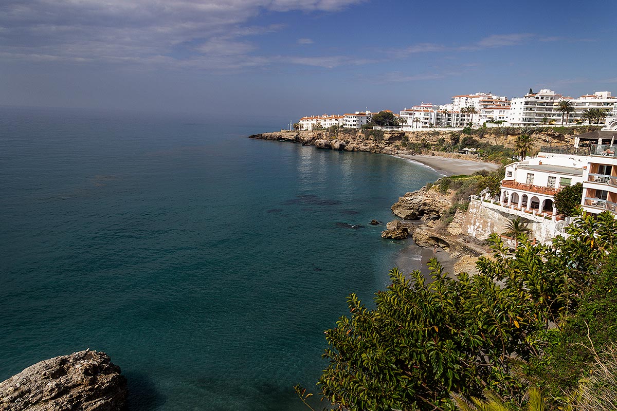 Disfruta de las vistas desde el Balcón de Europa de Nerja