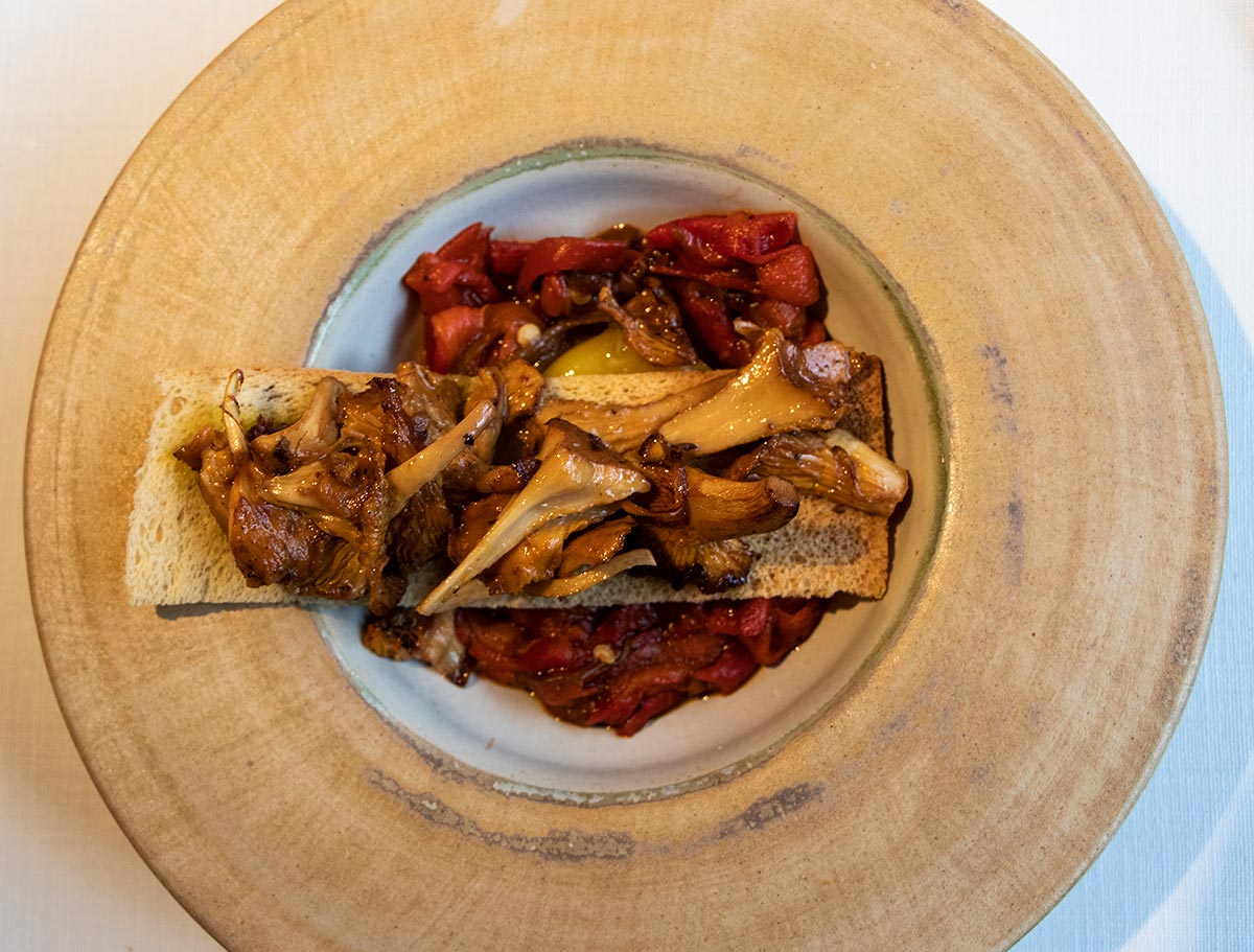 På Michelinrestauranten Venta Moncavillo i La Rioja skifter menuen efter nymåne og årstid.