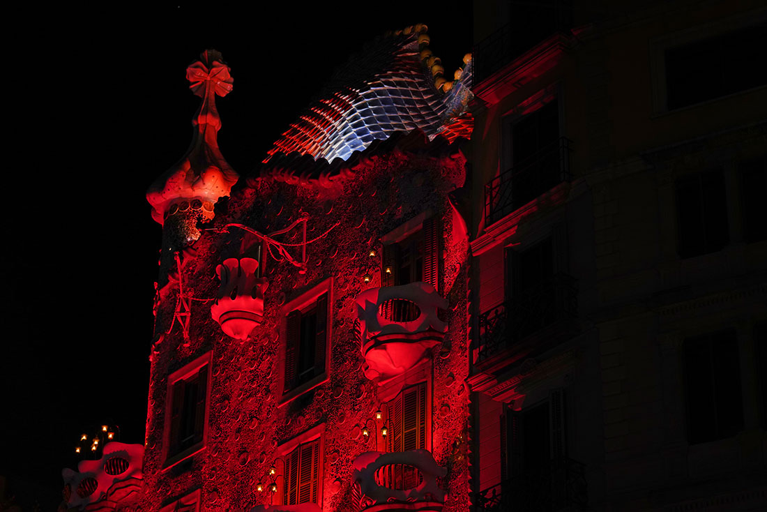 Christmas spirit in Casa Battlo in Barcelona