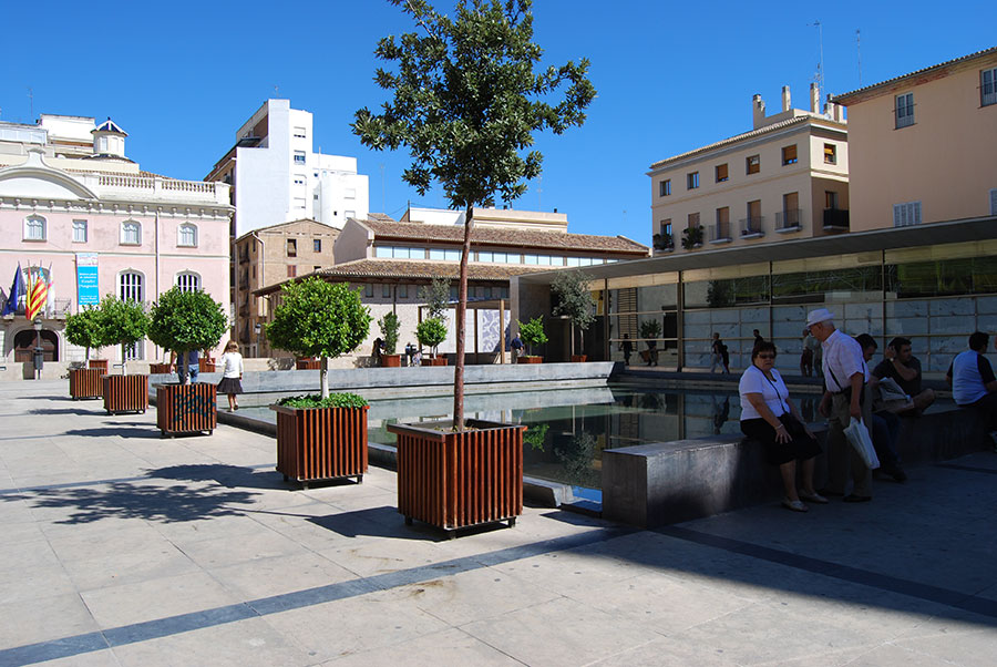 El Museo Arqueológico de la Almoina de Valencia está situado en una encantadora plaza.