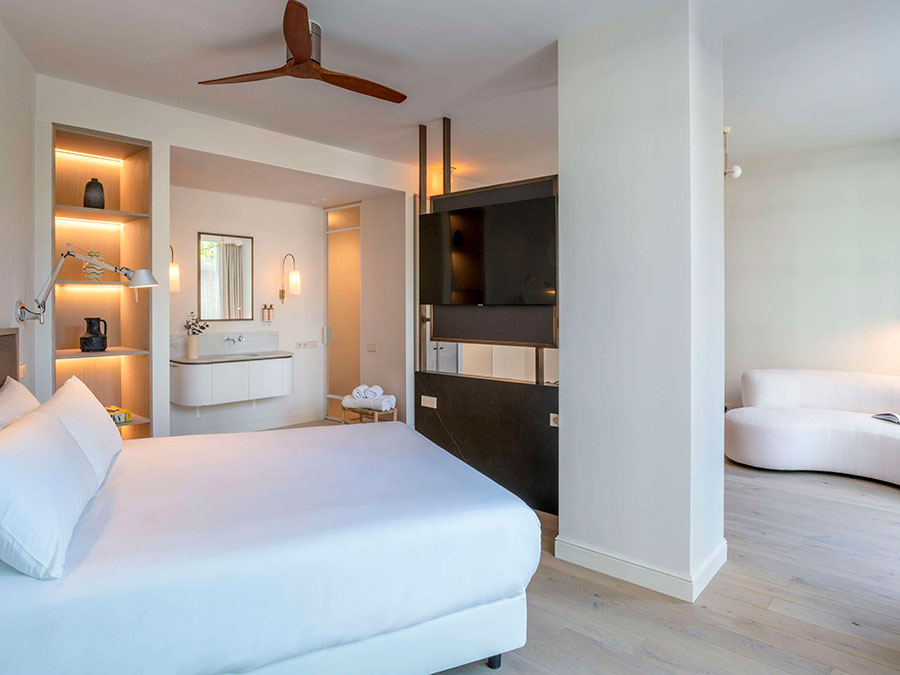 El Hotel Mercure de Benidorm, de 4 estrellas, está decorado con estilo y rodeado de exuberantes jardines.