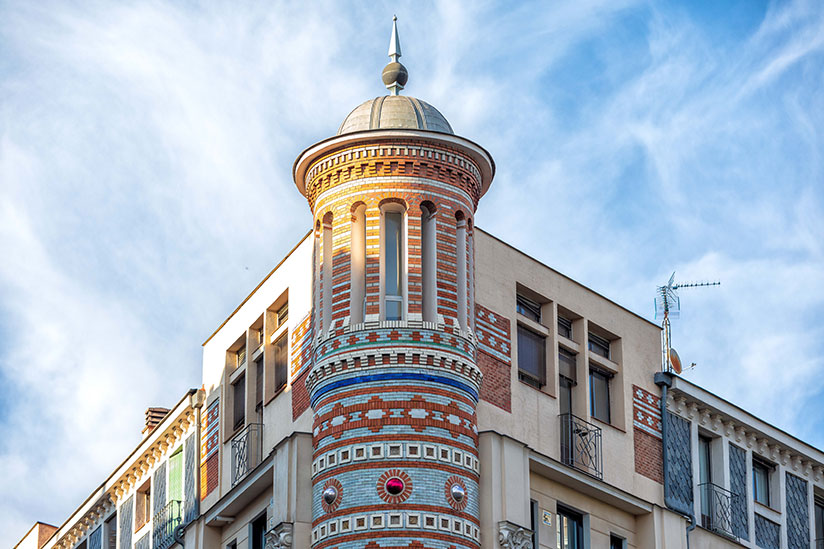 Casa de las Bolas is one of the most exciting architectural experiences in Madrid. The building is in neomudejar. 