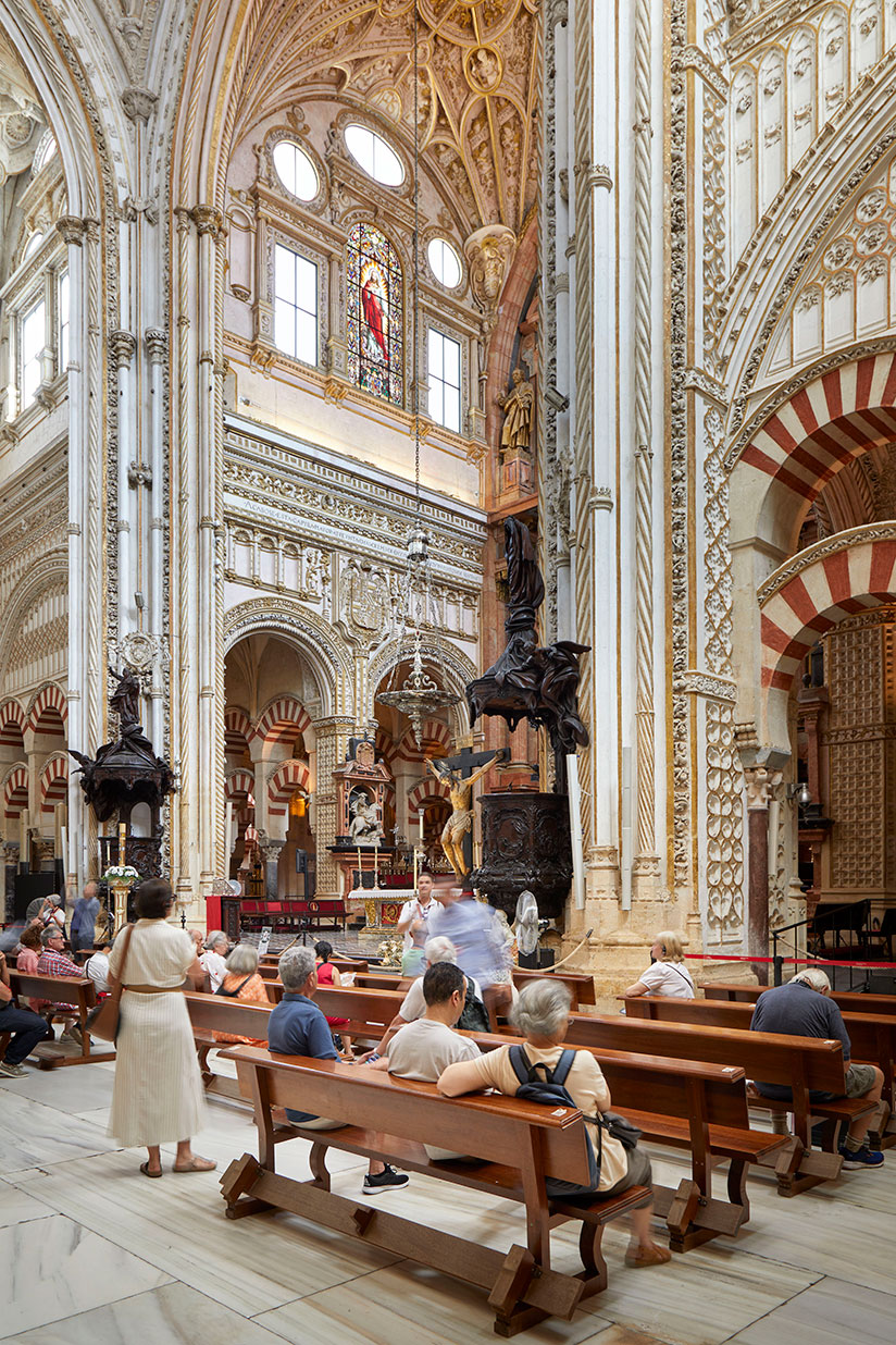 The cathedral of La Mezquita in Córdoba is bright and integrated into the mosque. Photo: Christian Grønne