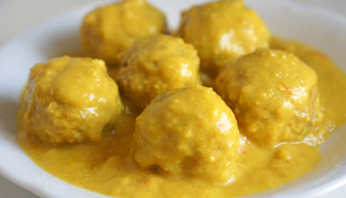 Spanske kødboller i mandelsauce - opskrift