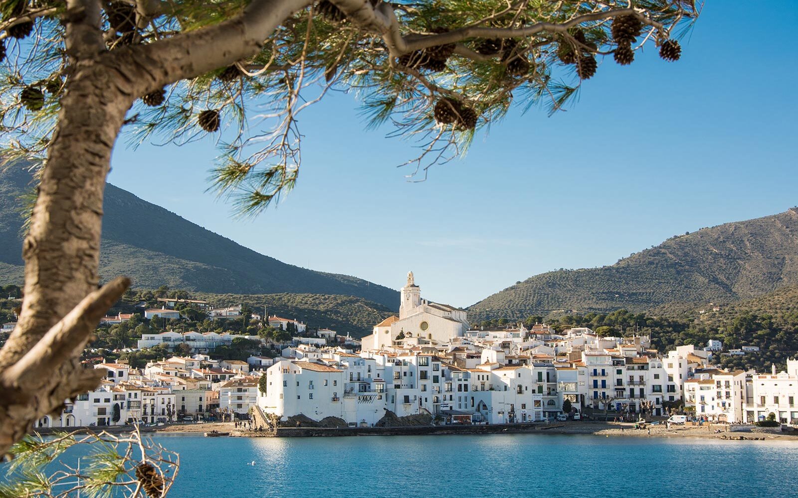 Slap af på Costa Bravas strande og oplev disse 4 kulturbyer - Cadaques