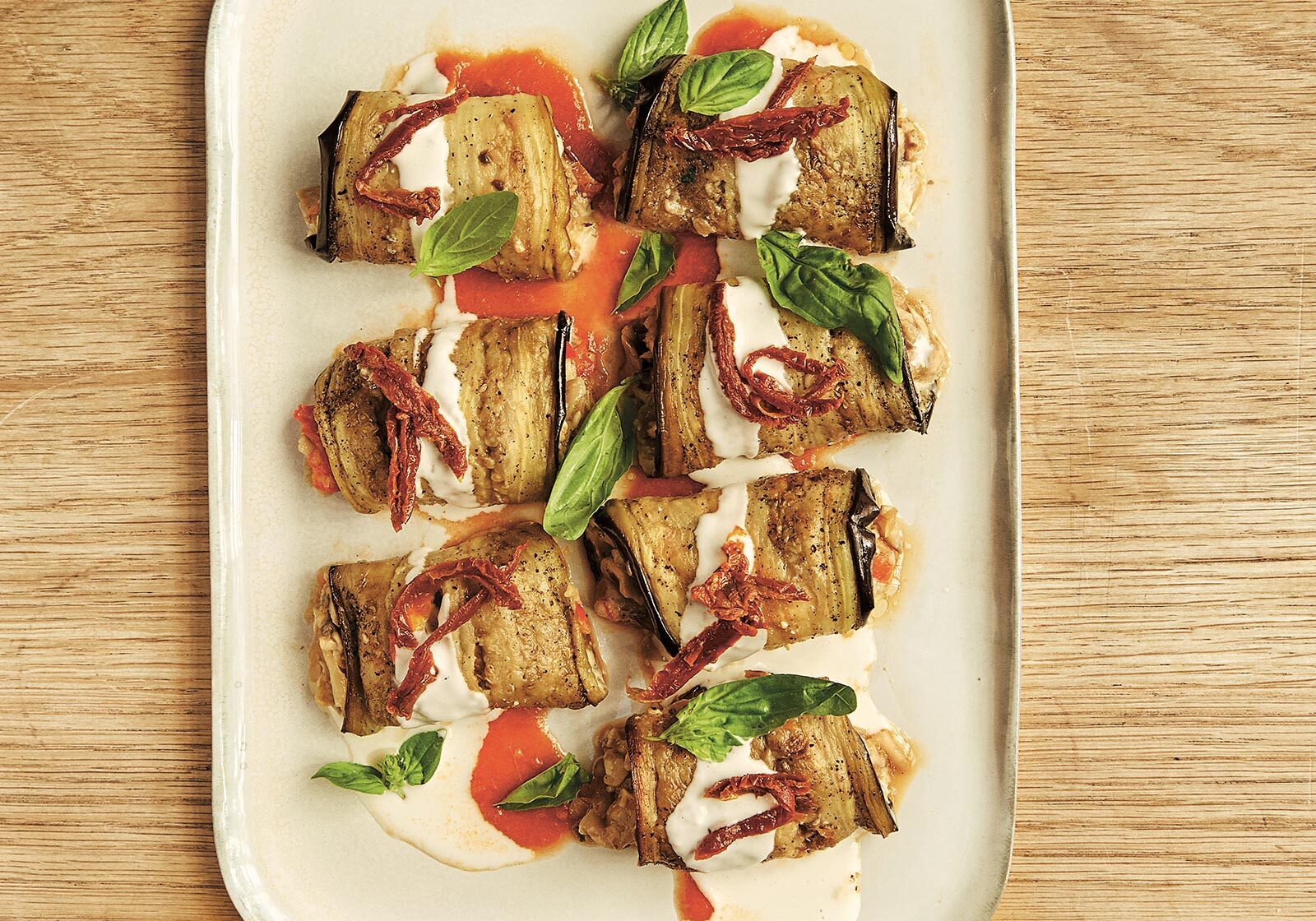 Vegetaropskrift: Aubergineruller med svampe og cashew-ricotta