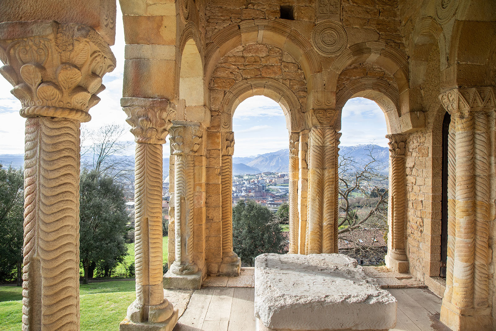 Storbyguide til Oviedo i Asturien